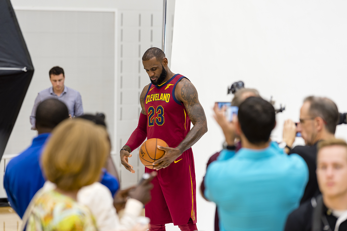 勒布朗·詹姆斯距离NBA历史得分王还有多远？