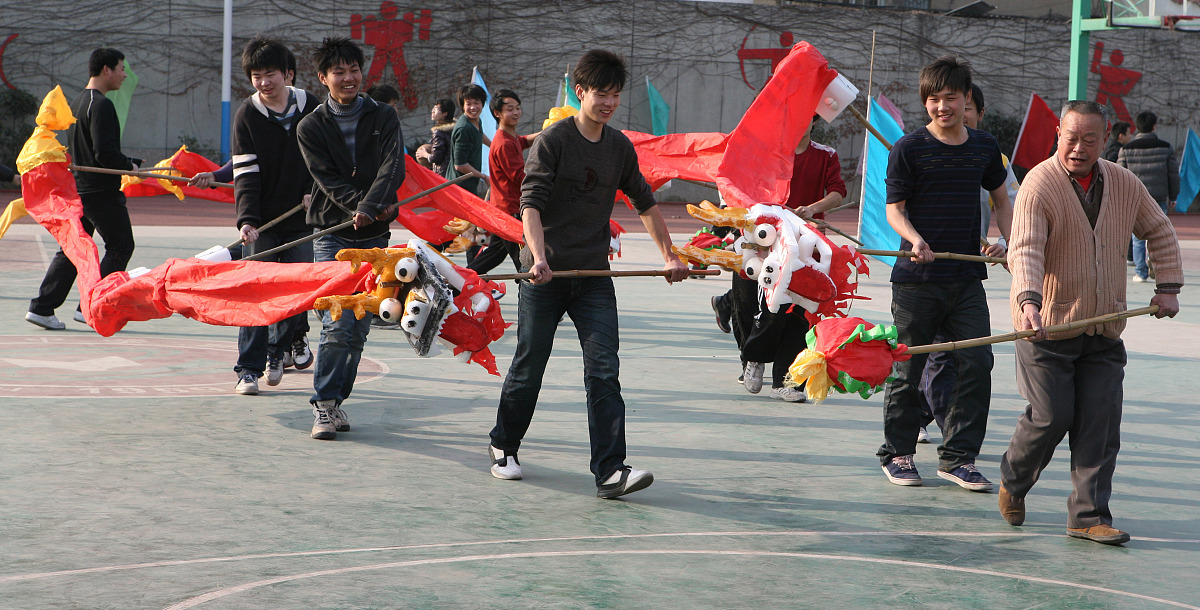 如何给一位死板的历史老师起个中国名字？