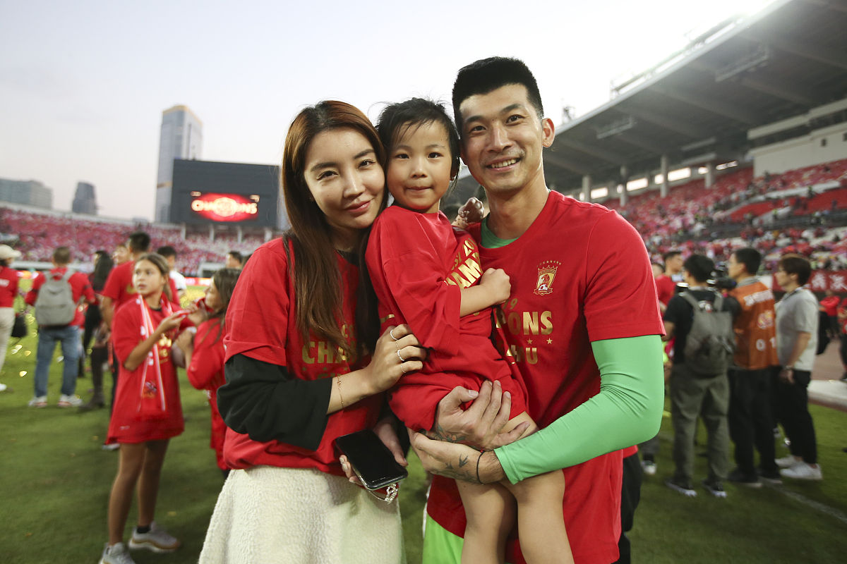 2019年12月1日,广东广州,2019中超第30轮,恒大淘宝3-0申花,赛后恒大众