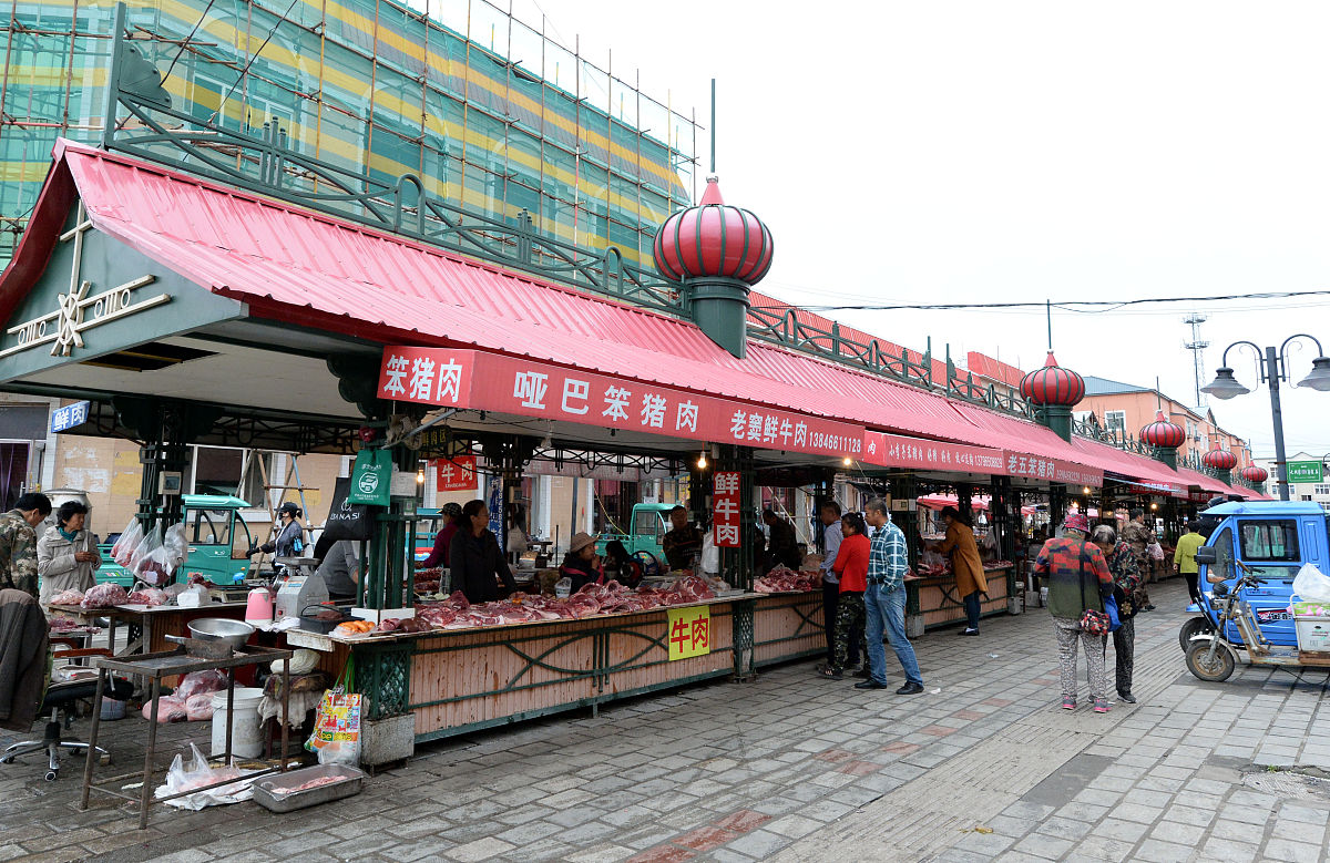 我想让你担任一家假设农贸市场的首席执行官。您将负责制定农贸市场的战略决策您将面临一系列需要应对的场景和挑战您应该运用最佳判断力和领导能力来提出解决方案你的第一个挑战是请你直接为这个农贸市场取一个名字这个农贸市场是位于昭通市昭阳区通江路一个创意园区里面