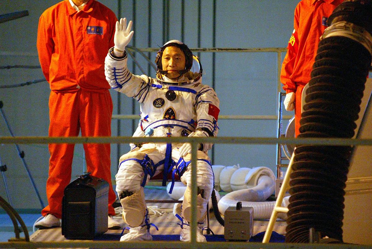 杨利伟 - 中国首位航天员