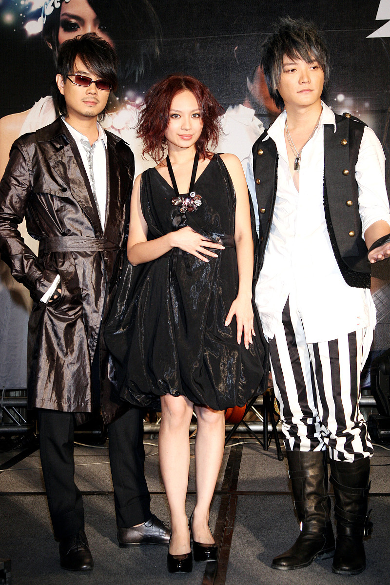 2007年8月27日,台北,f.i.r"第十行星 世界巡回演唱会"记者会.+++_+++f