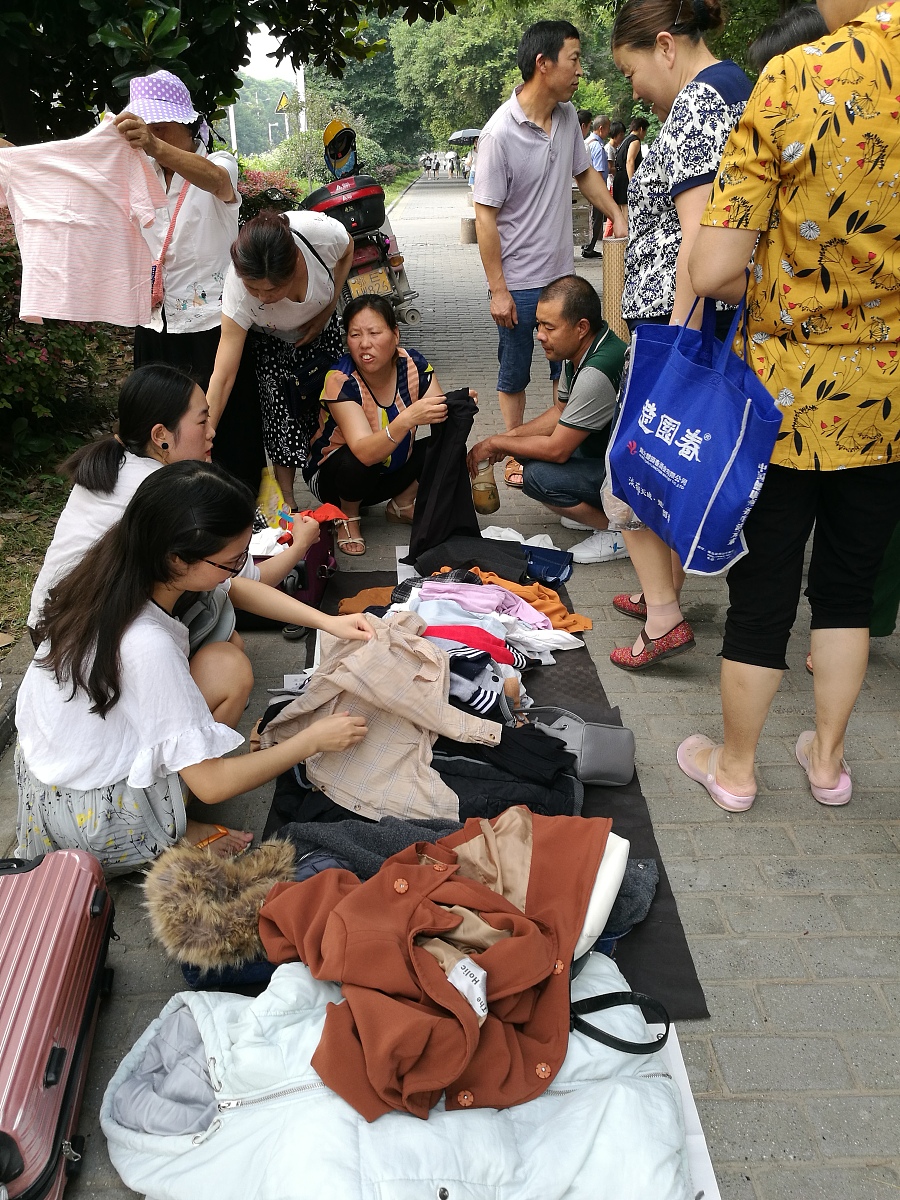 采访摆摊宝妈的闲聊问题