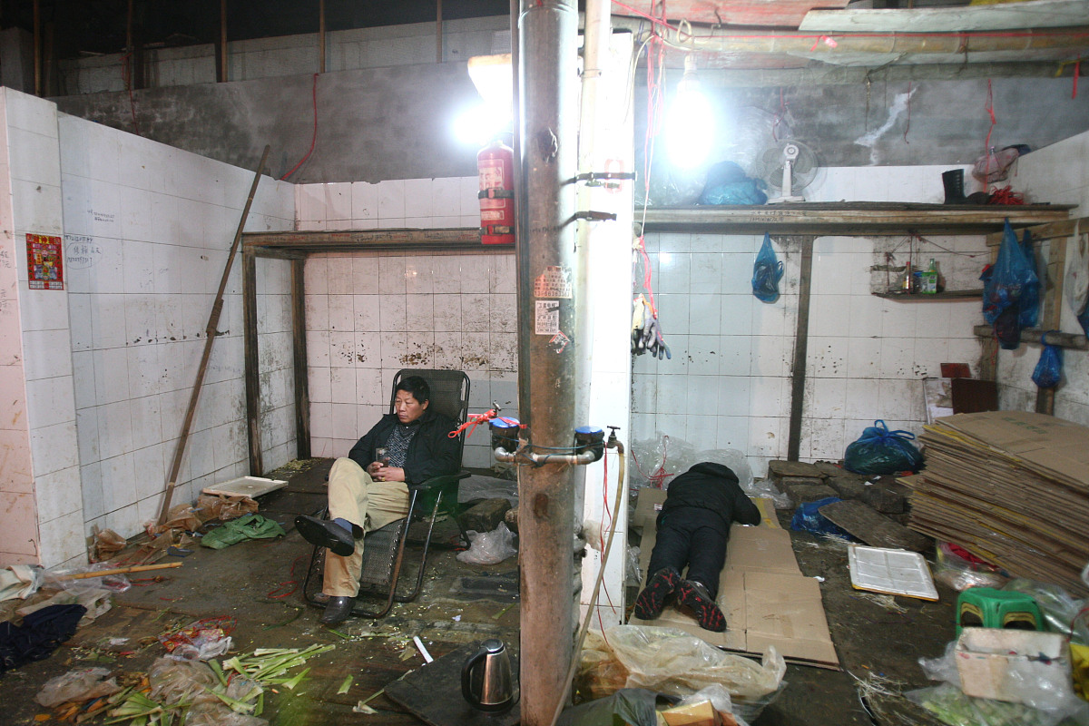 餐饮装烟管可以从居民楼的地下排吗？