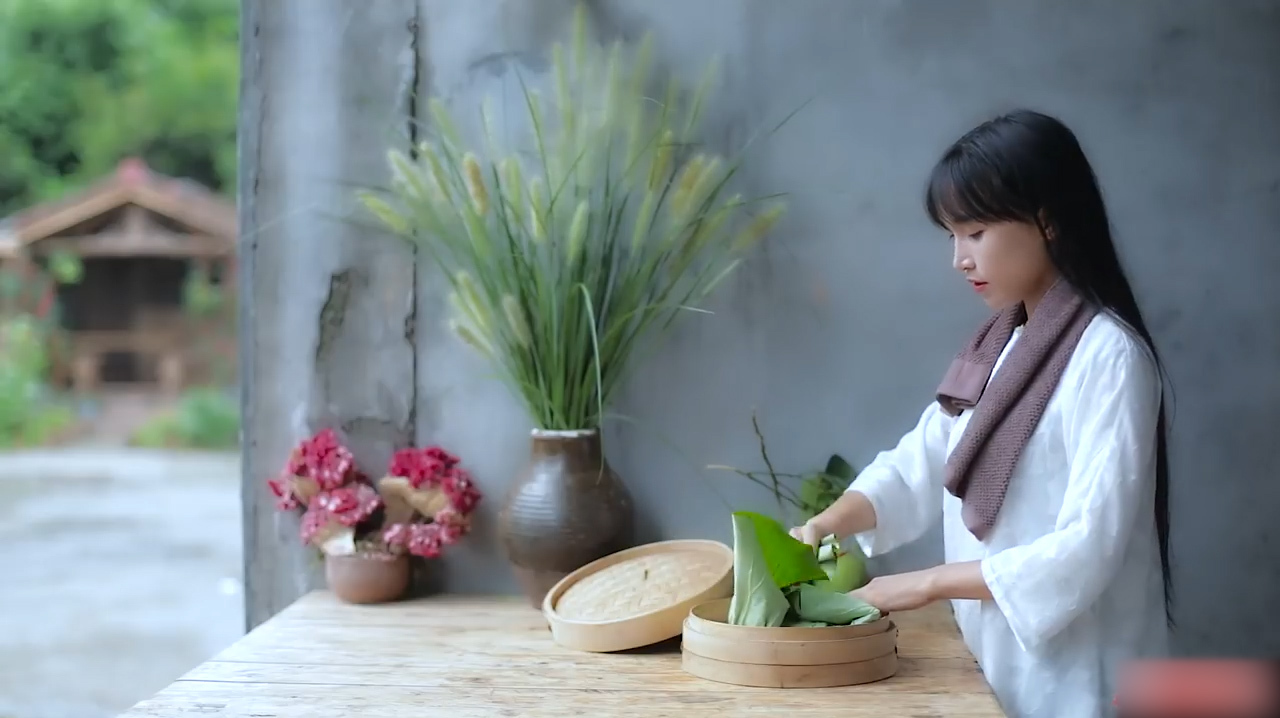 李子柒的荷叶糯米排骨,吃上一口,齿颊留香回味无穷