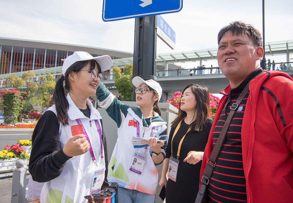 上海进博会志愿者感想：亲历历史性盛会，感受中国开放与发展