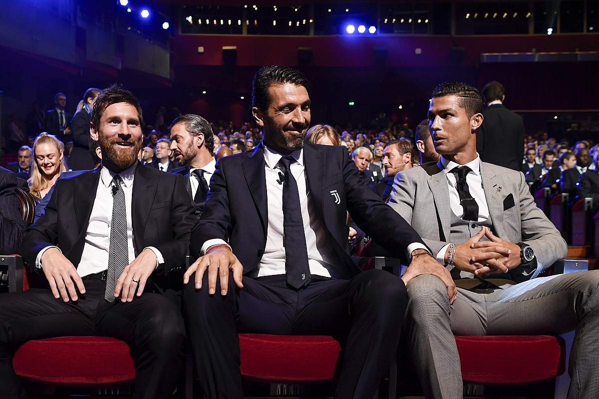 C罗VS梅西：谁是足坛之王？