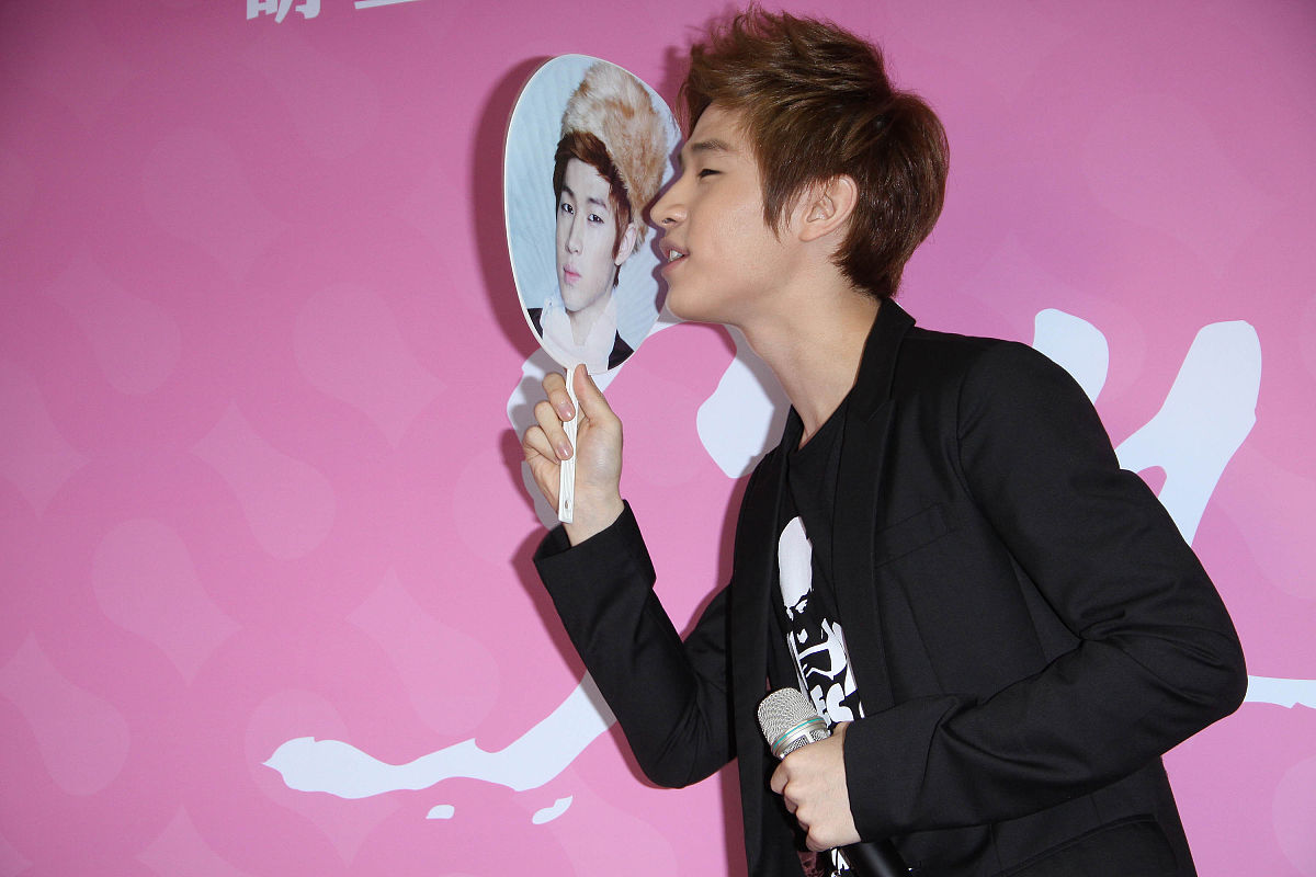 2011年7月8日,台北,"s.m.官方明星商品专门店"开业.super junior-m团