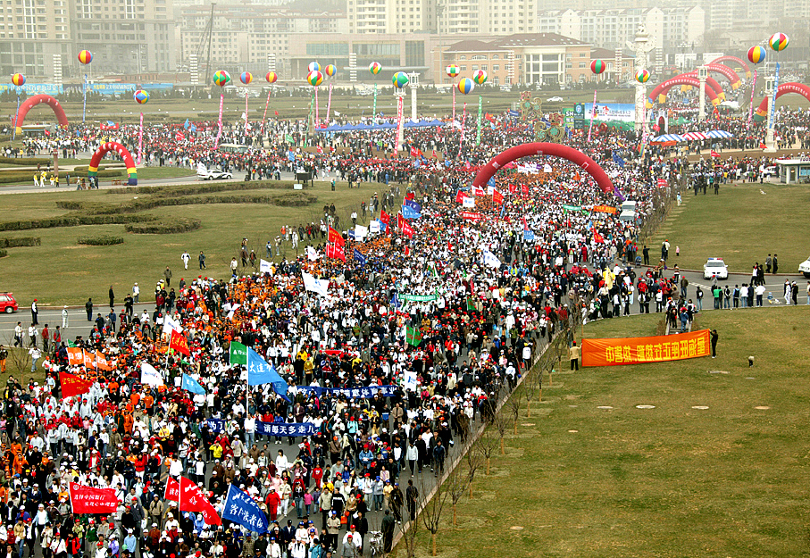 2006年4月8日,第四届大连国际徒步大会.据报道,共有23万市民参加了第
