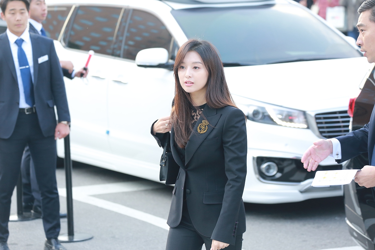 "双宋"婚礼:章子怡现身少女感十足 金喜善,朴宝剑,崔智友到贺