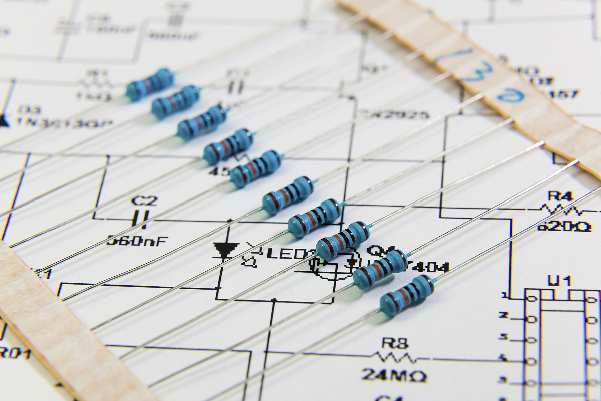 射极专用电阻用于输出功率管接地用是否可以？