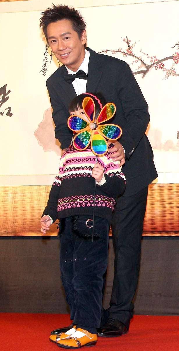 2009年2月28日,上海,2009新娱乐慈善群星会颁奖晚会.***_***陈浩民+++