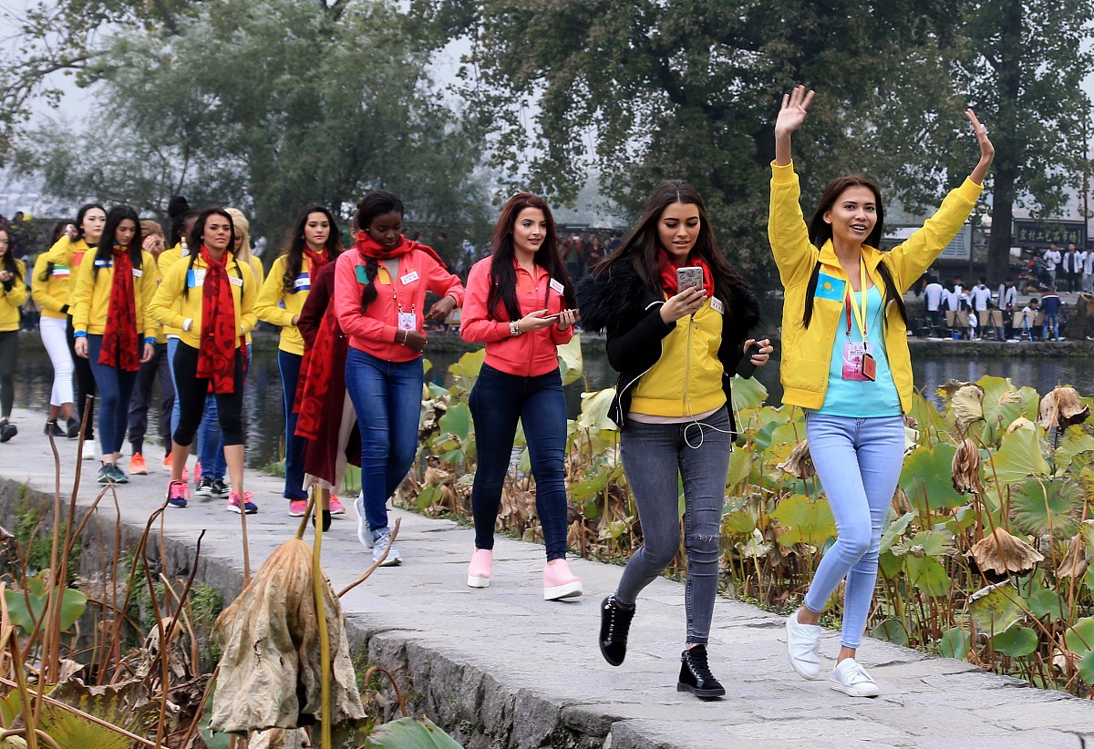 写一个关于大学生观察大熊猫的论文300字适当用修辞手法