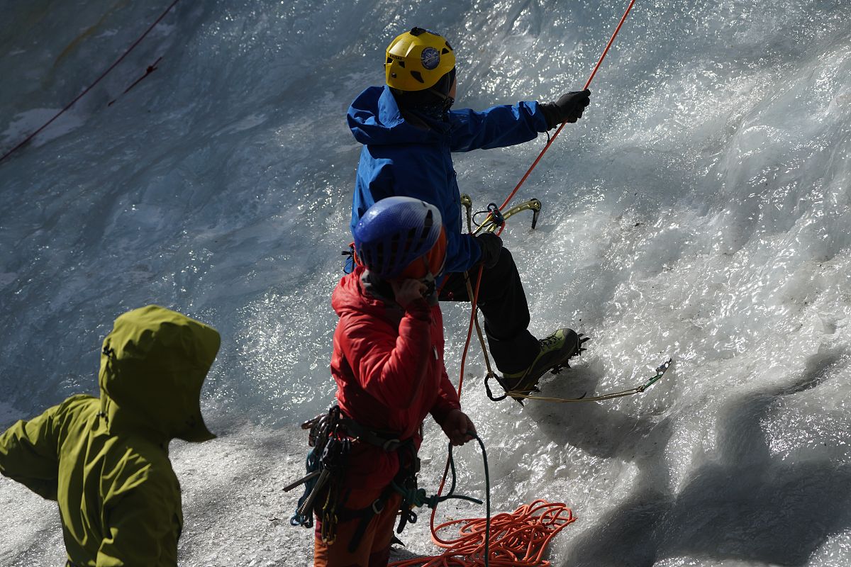 写10篇关于户外冒险的文章标题