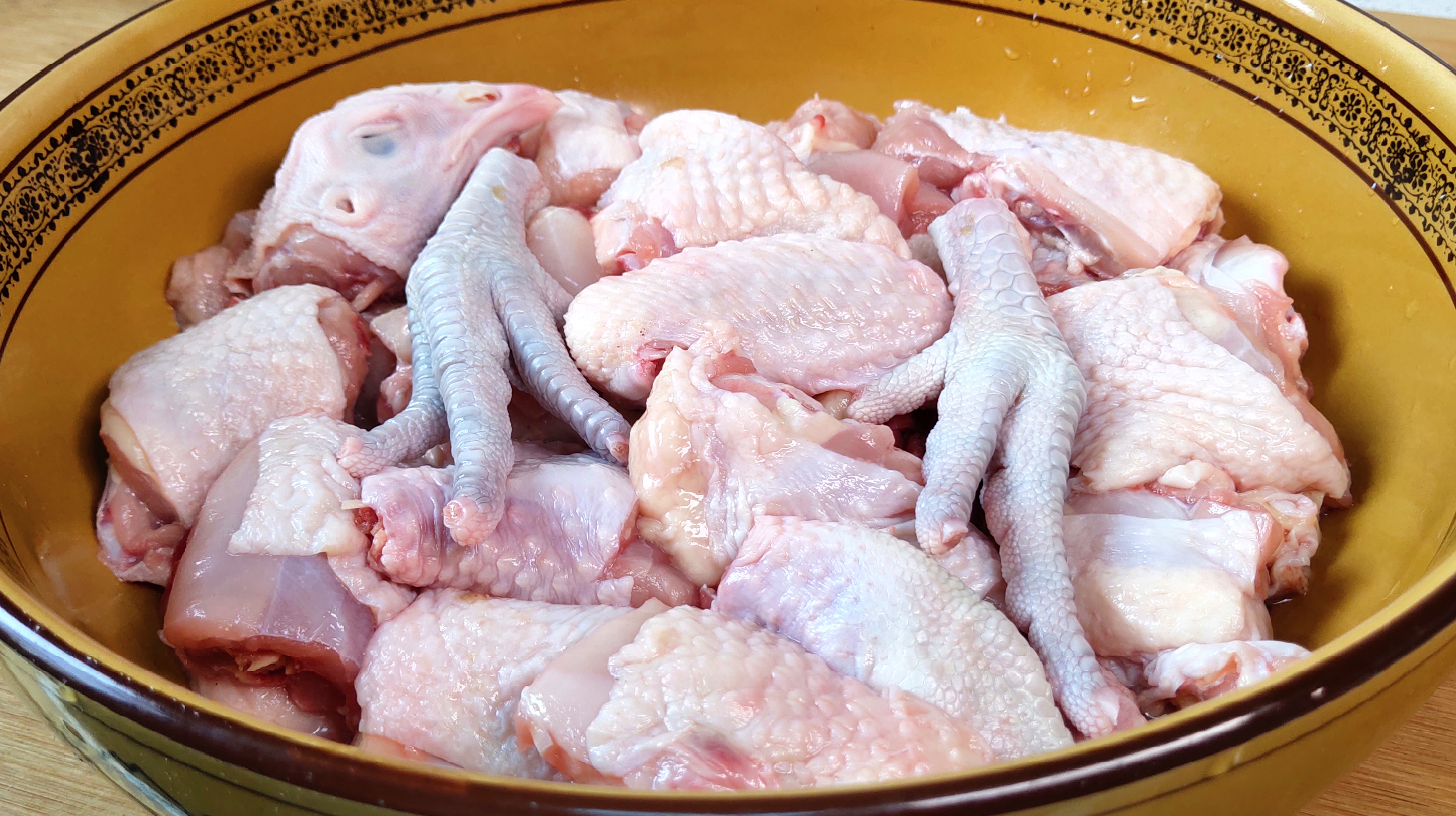 鸡肉不要直接下锅炒,教你1个好吃做法,软烂入味,1次3斤不够吃