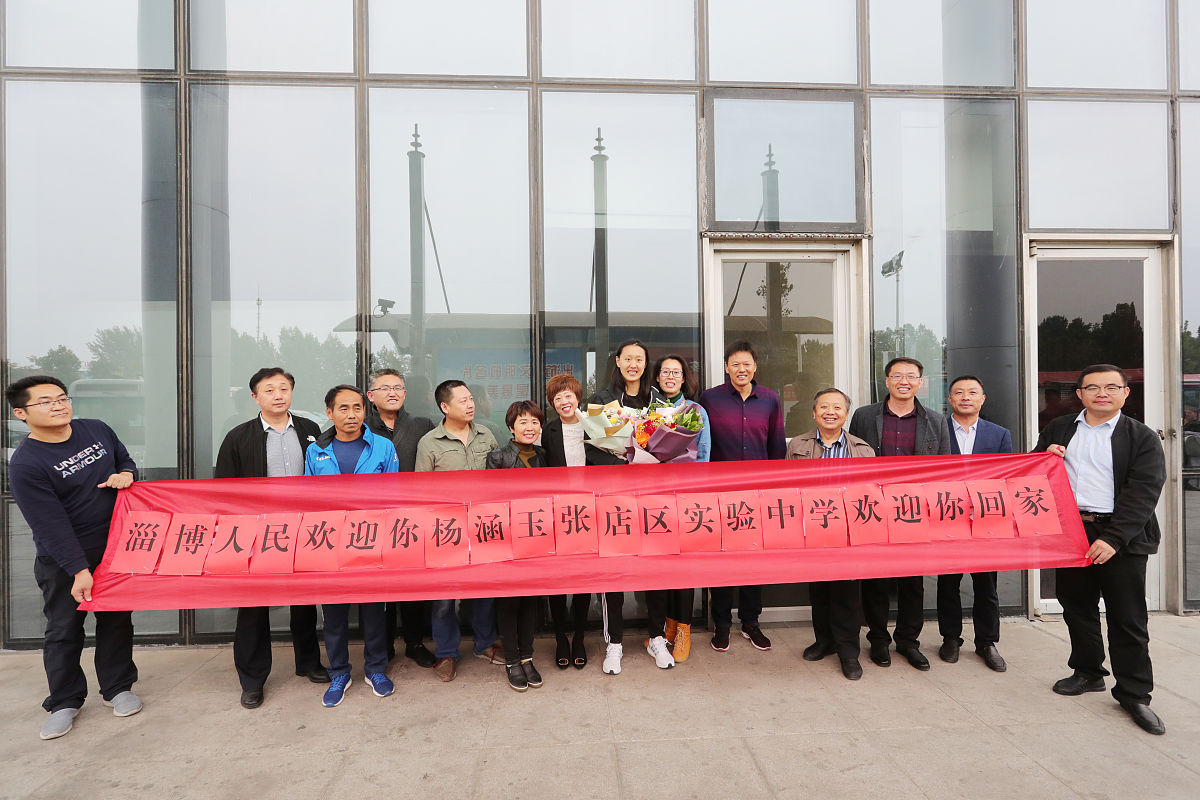 通过此次活动学生干部们感受到了这所高校的悠久历史和辉煌成就了解到了这所高校的发展历程、校园文化、优秀人才等方面的信息深刻感受到了这所高校的历史底蕴和文化内涵增强了同学们对延边大学的热爱之情和自豪感激发了同学们更强烈的爱校荣校情怀。同时也让同学们深刻领会到生命不止、拼搏不息的自强精神。修改上段文字