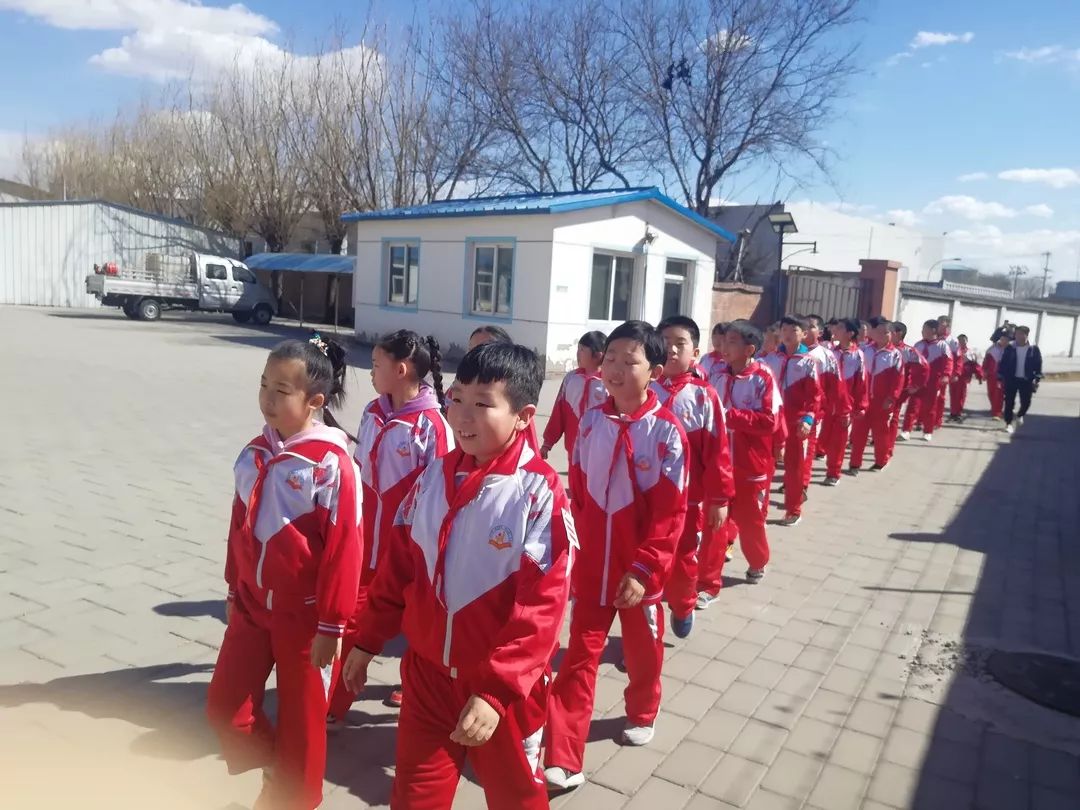 漷县镇中心小学红领巾实践基地体验农耕播种