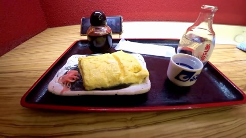 日本大阪西成贫民区的炸鸡块和厚蛋烧~那个不好使的贩卖机笑死我