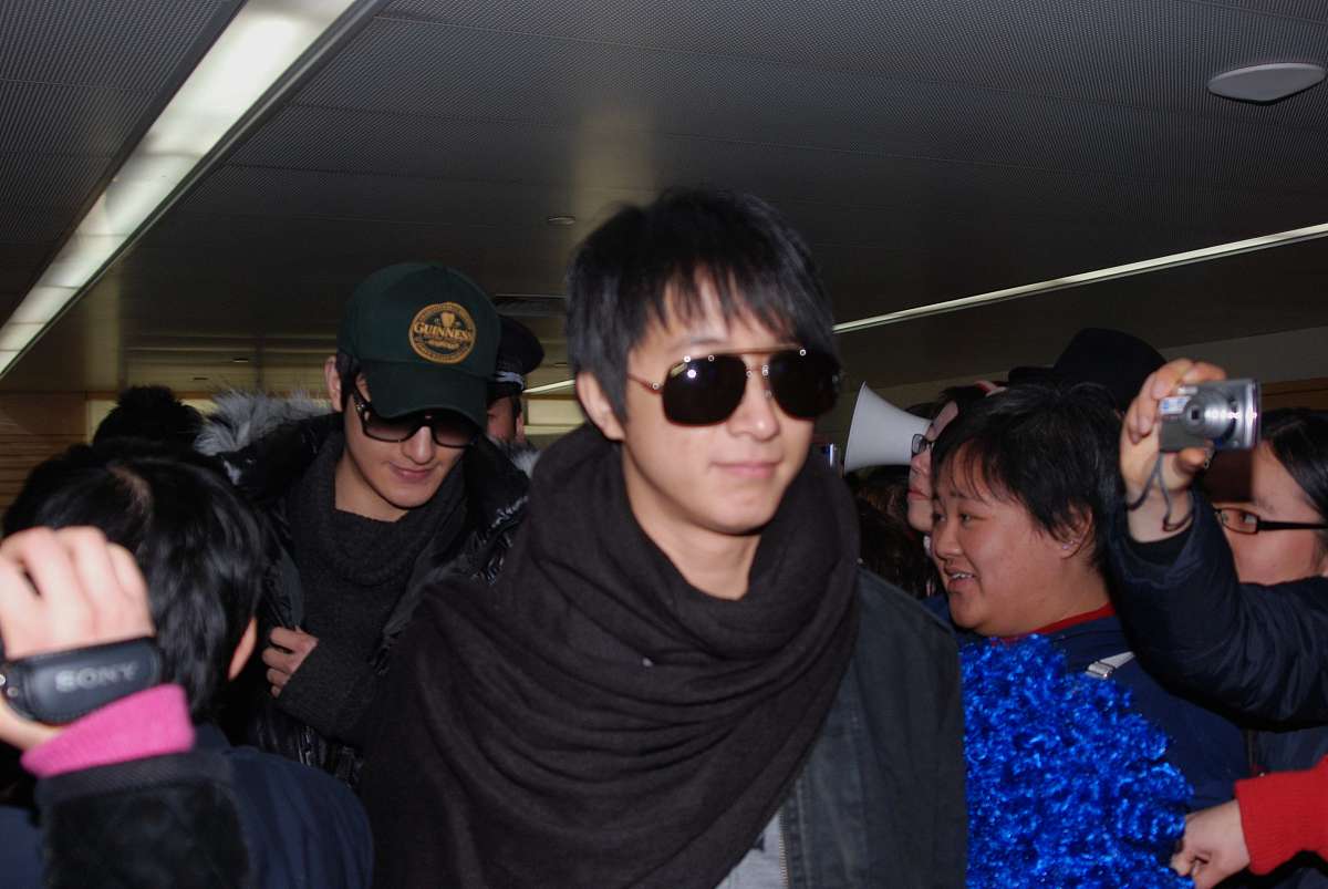 2009年1月9日讯,上海,人气组合sjm来上海录制春节节目.***_***周觅,韩