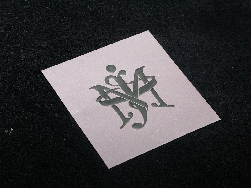 黄麒静 英文名推荐：Amber Huang 或 其他合适选择