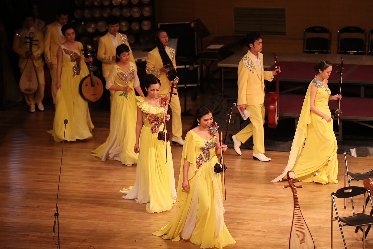 对于中华传统文化以及对百鸟朝凤的学习新青年应该如何做