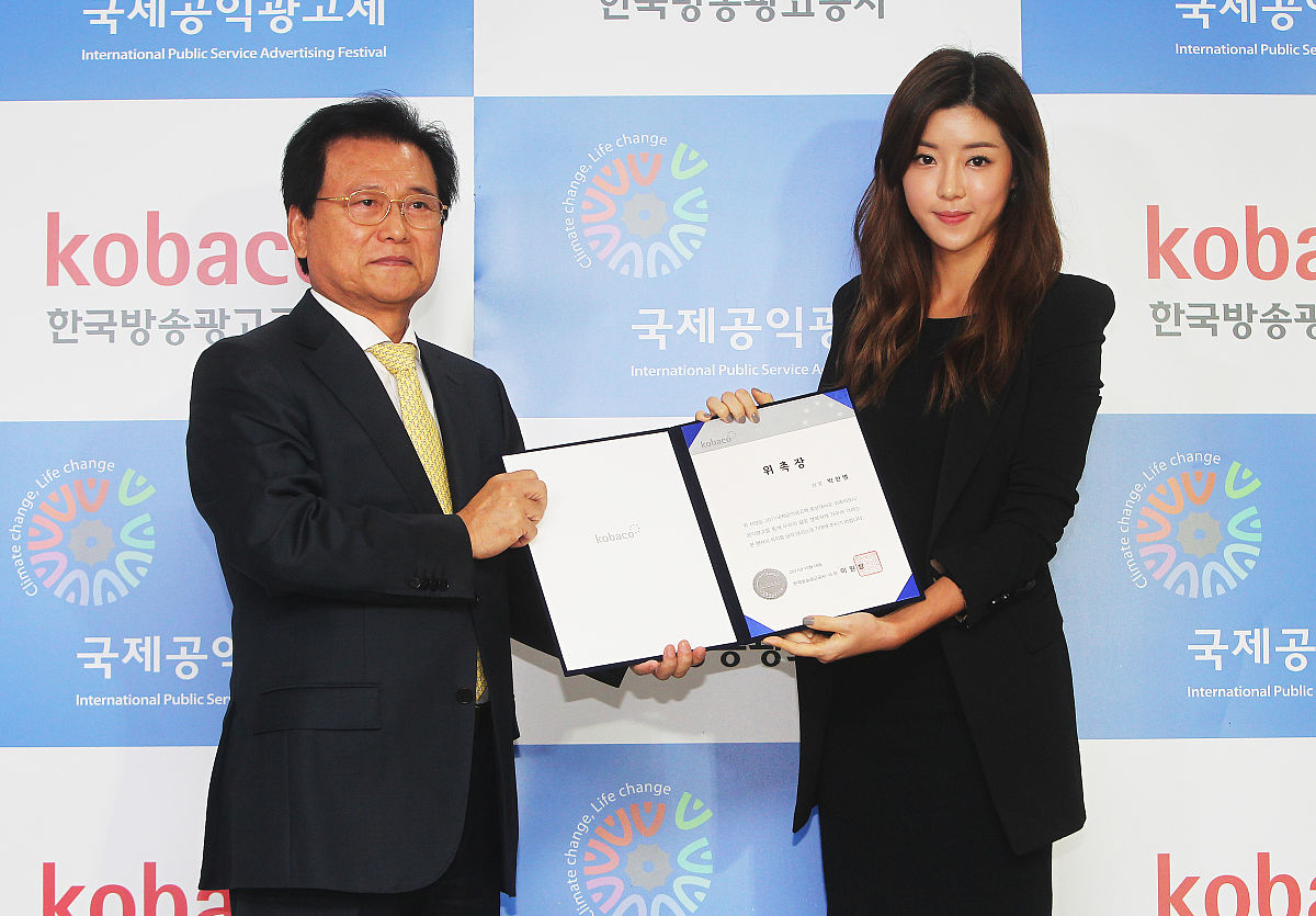 雅思考试主办机构：剑桥、英协和 IDP