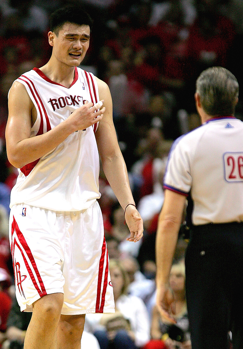 2007年4月23日,nba季后赛首轮第2场,休斯敦火箭主场98-90战胜犹他爵士