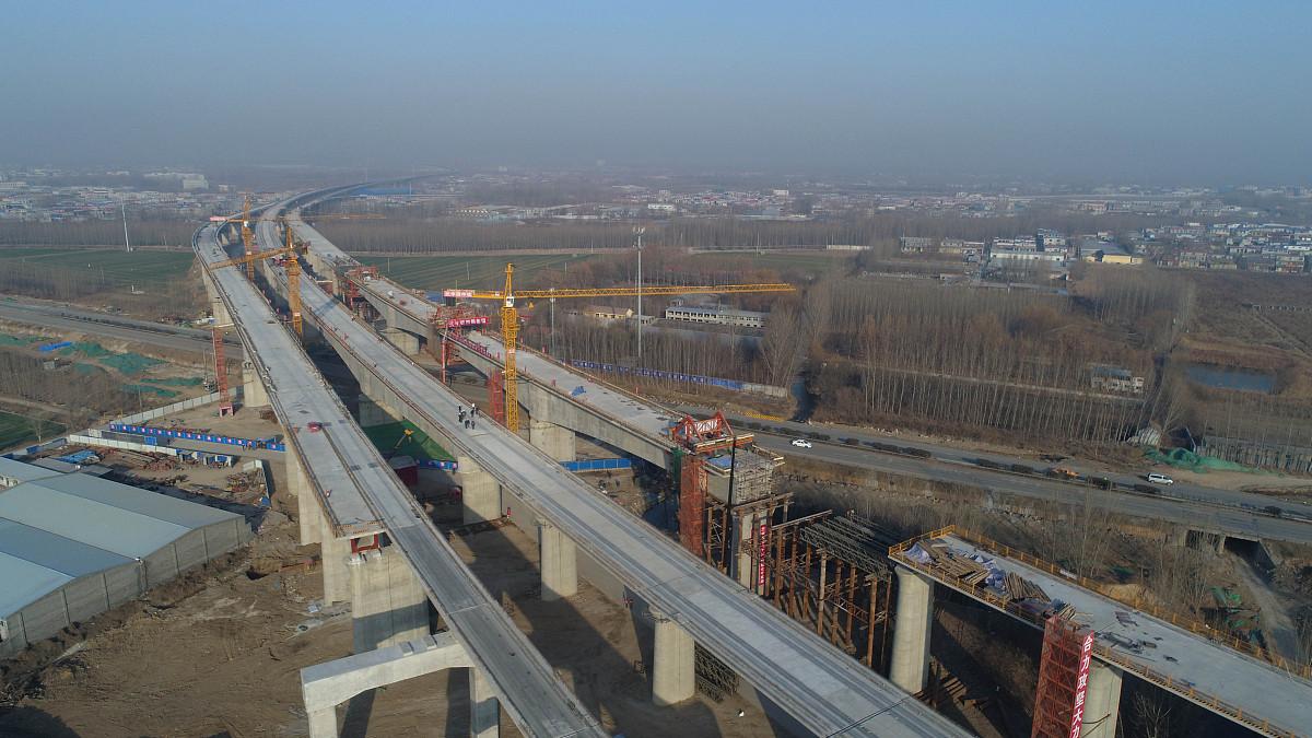 你现在是一位即将带娃出行的妈妈请规划一条合适的路线去往滨州市滨城区要求乘坐公共交通且白天乘车总耗时要求尽可能的短并且不考虑乘坐红眼航班或火车。请给出3个待选方案以及每个方案的时长。