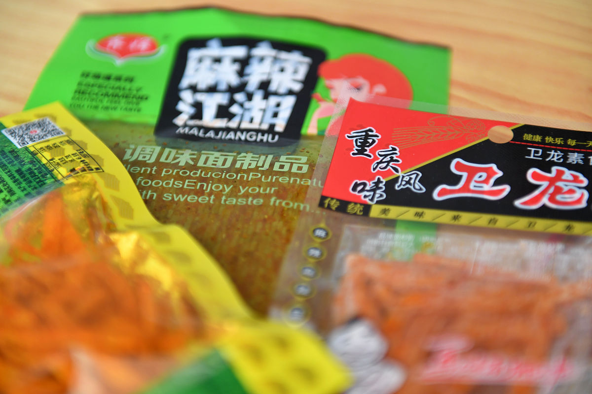 帮我按照我们的企业文化写下个人的理解 我的岗位是抖音叮叮懒人菜食品旗舰店的场控以下是企业文化我们的愿景1 打造鲜食产业生态圈2 做受欢迎的国民美食3 成为世界级的食品科技集团敢拼要赢正直有爱开放创新用户为先