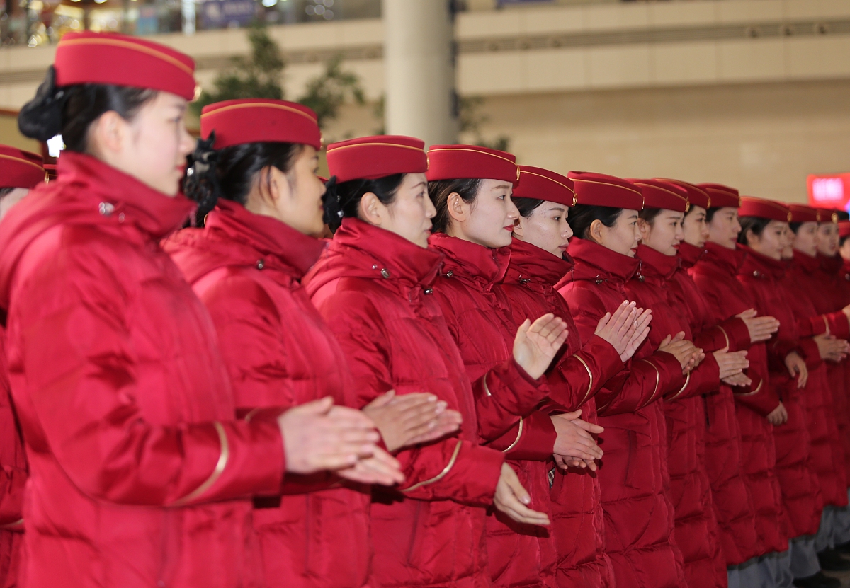 西安女生学铁路学校就业前景分析：机遇与挑战并存