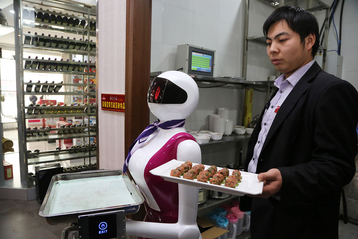 餐厅智能服务机器人：提升效率，优化体验的未来趋势