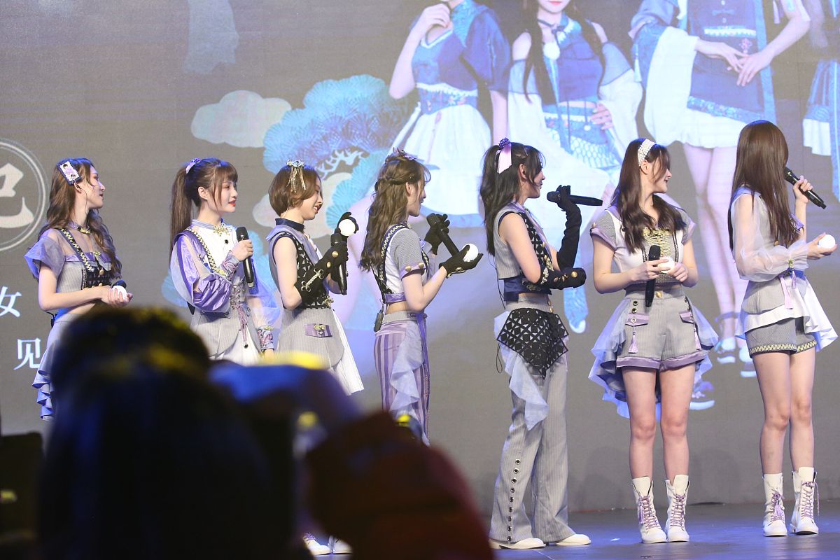 My Favorite Idol - [Idol's Name] - [Idol's Occupation]