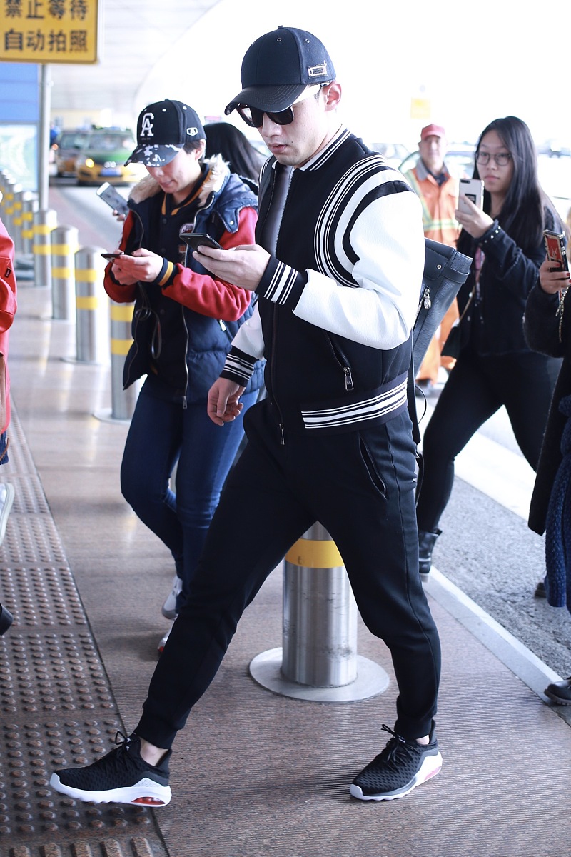 初中运动会加油口号大全：50-60字燃爆全场