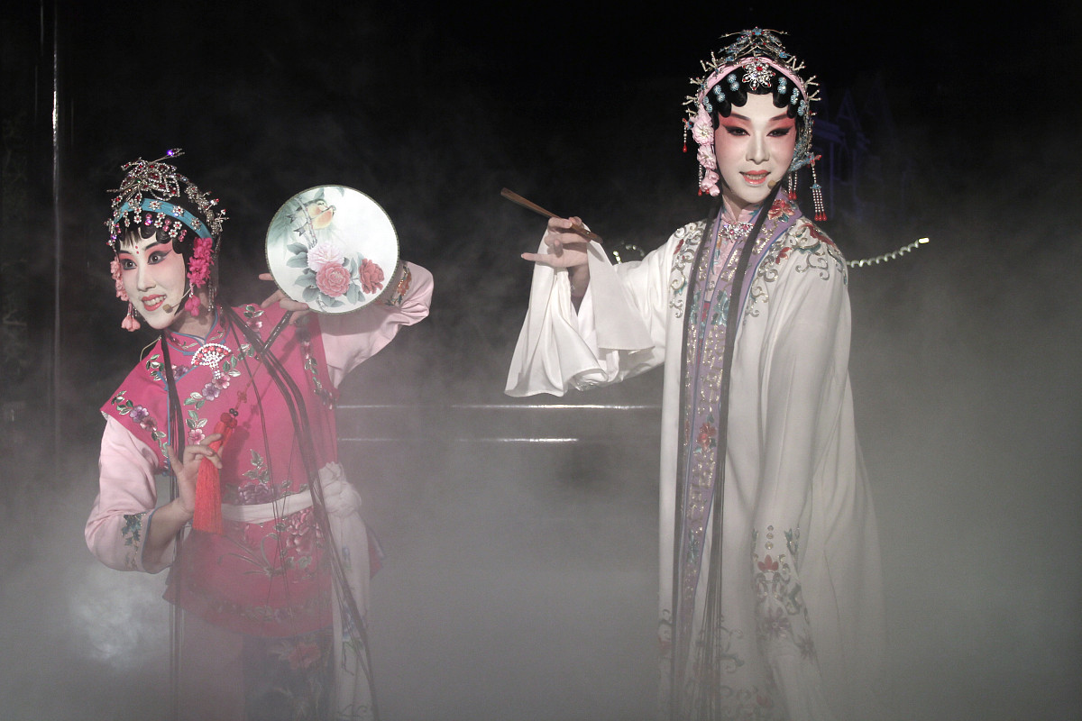 2017年10月20日,湖北武汉,武汉首场实景园林昆曲《牡丹亭·游园惊梦》