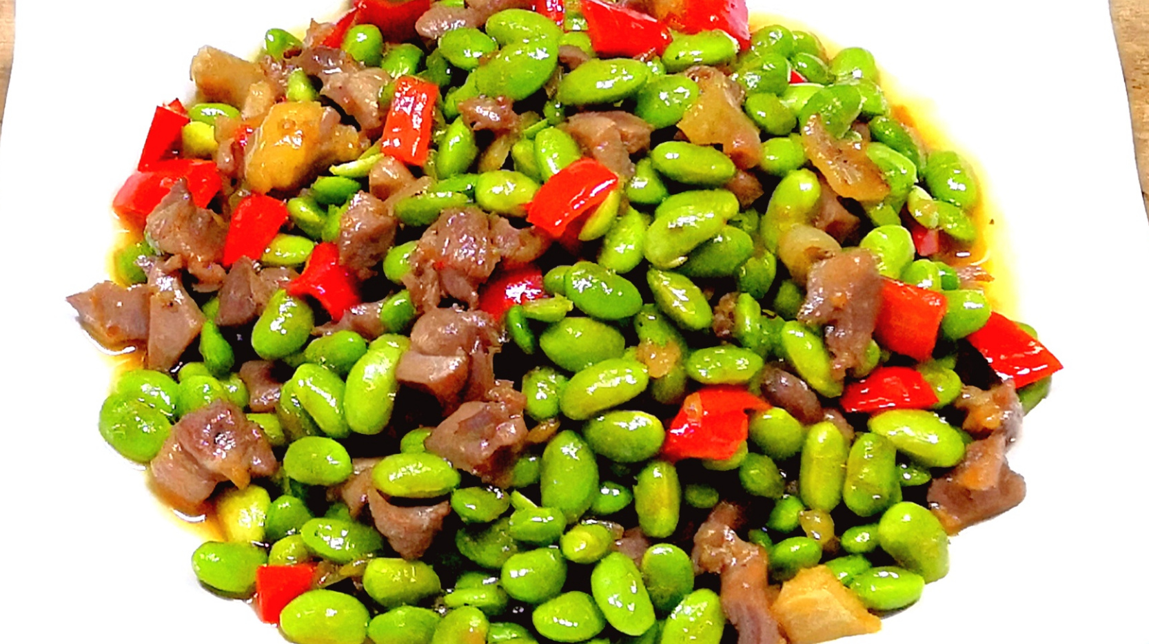 毛豆炒鸡腿肉这样做,咸鲜入味,一盘不够吃