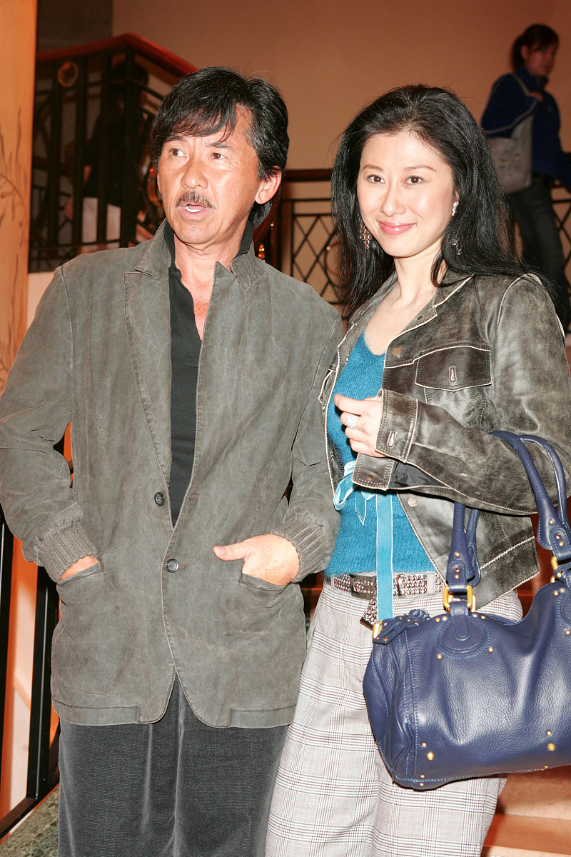 2005年11月28日,香港,成龙为庆祝在第14届金鸡百花电影节夺得最佳男主