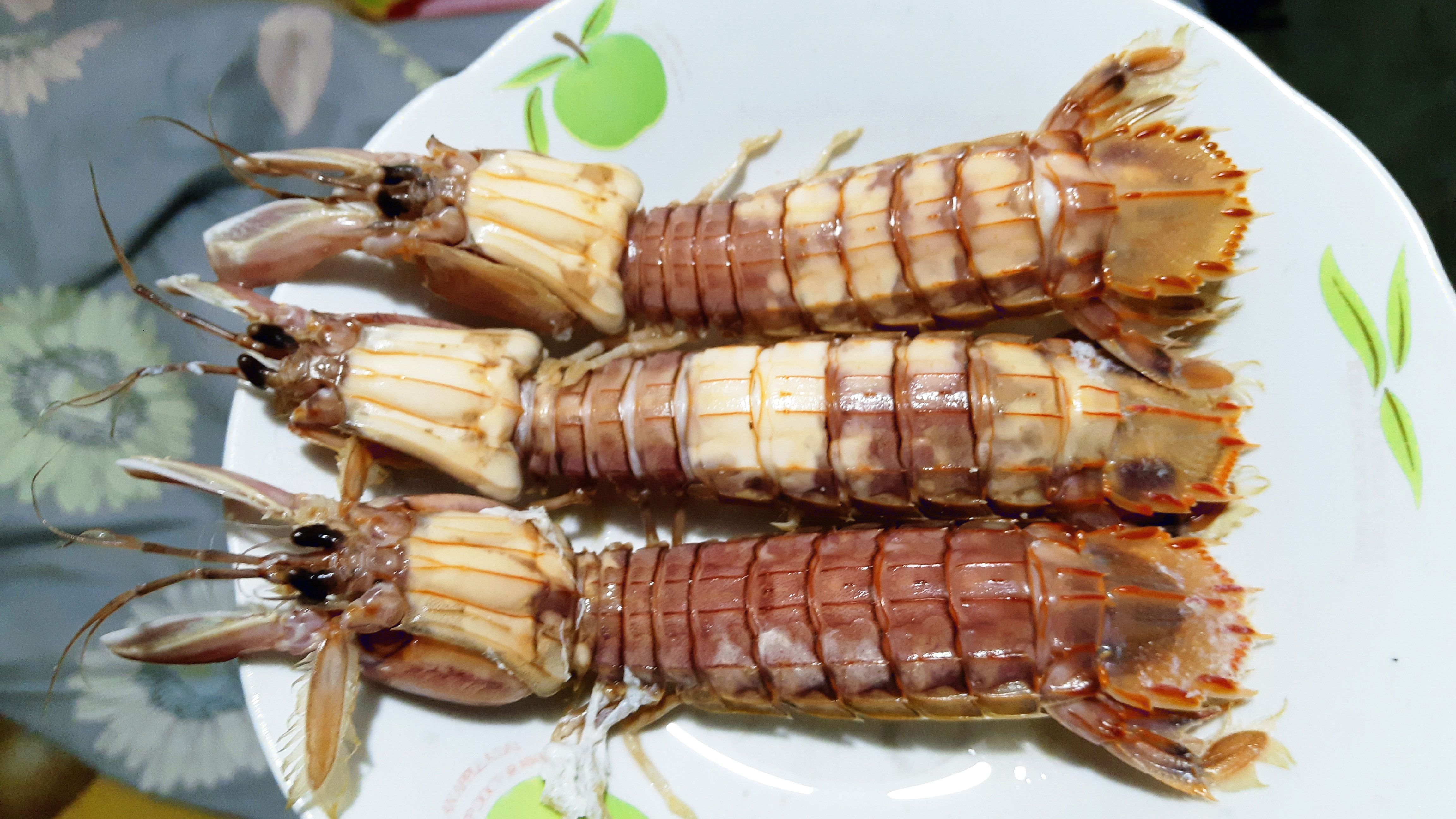 皮皮虾这样剥才能剥出完整的肉