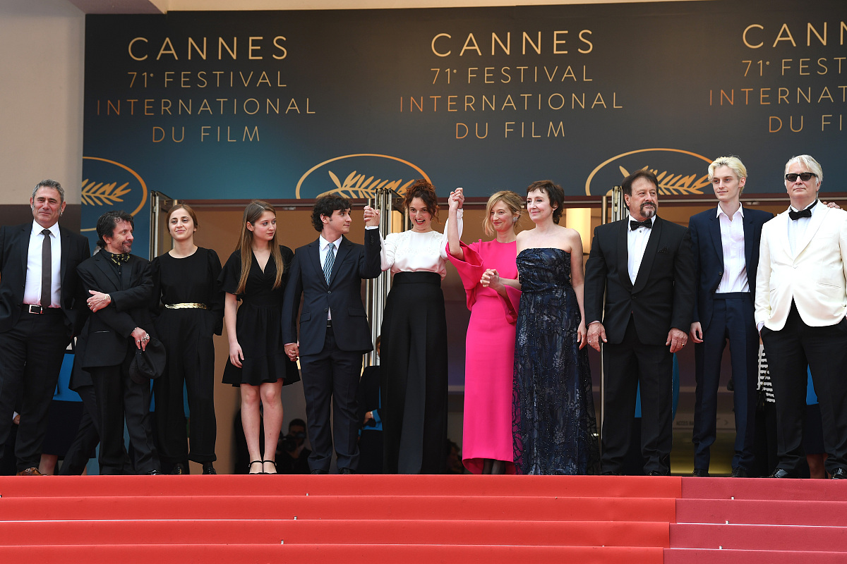 (图集)71届戛纳:主竞赛单元《幸福的拉扎罗》首映 罗伯塔·阿玛尼着抹