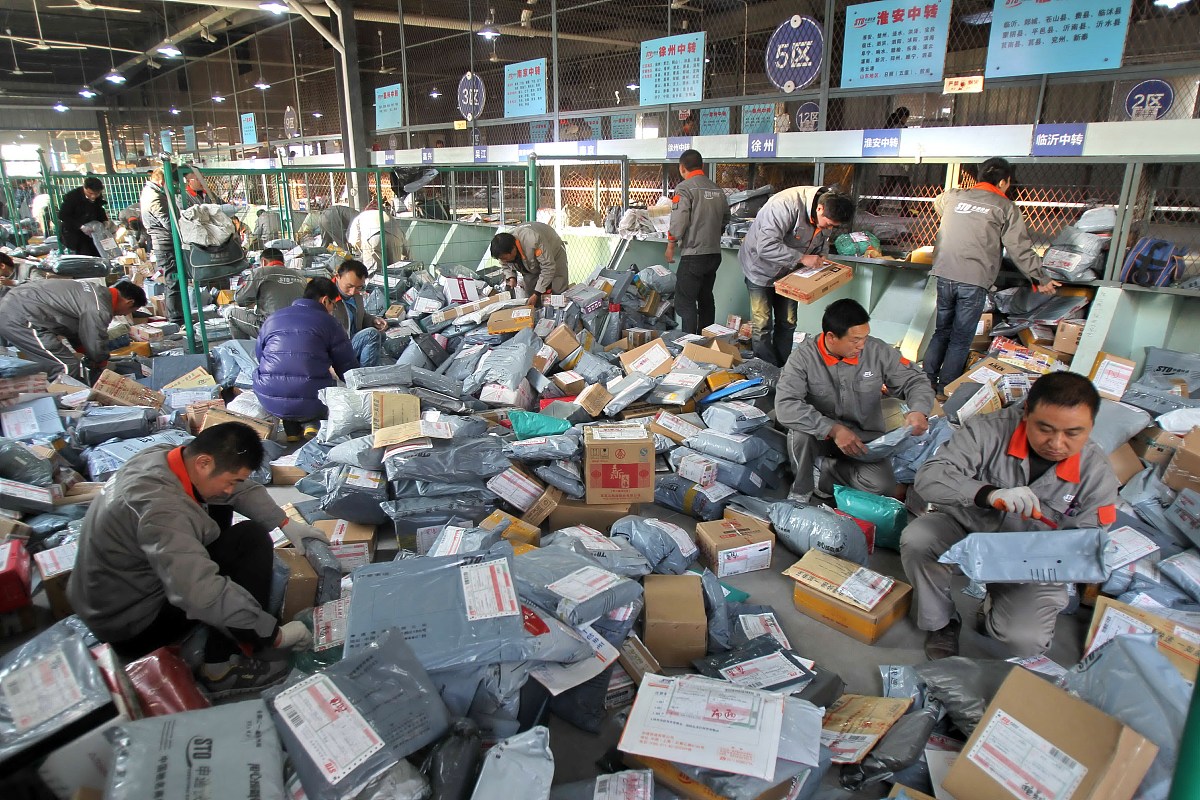 良品铺子坚果销量火爆：天猫京东销量领先，实体店也受欢迎
