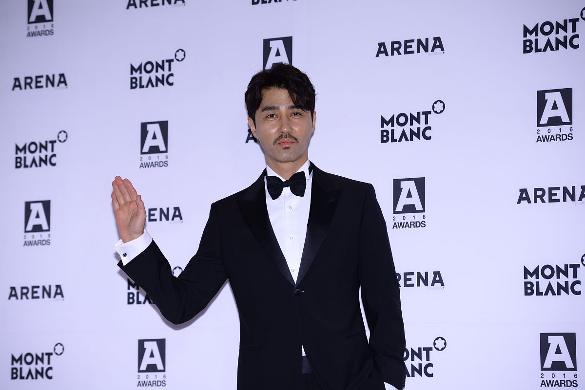 2016年12月6日,韩国首尔,明星出席"2016 a-awards"颁奖礼.车胜元