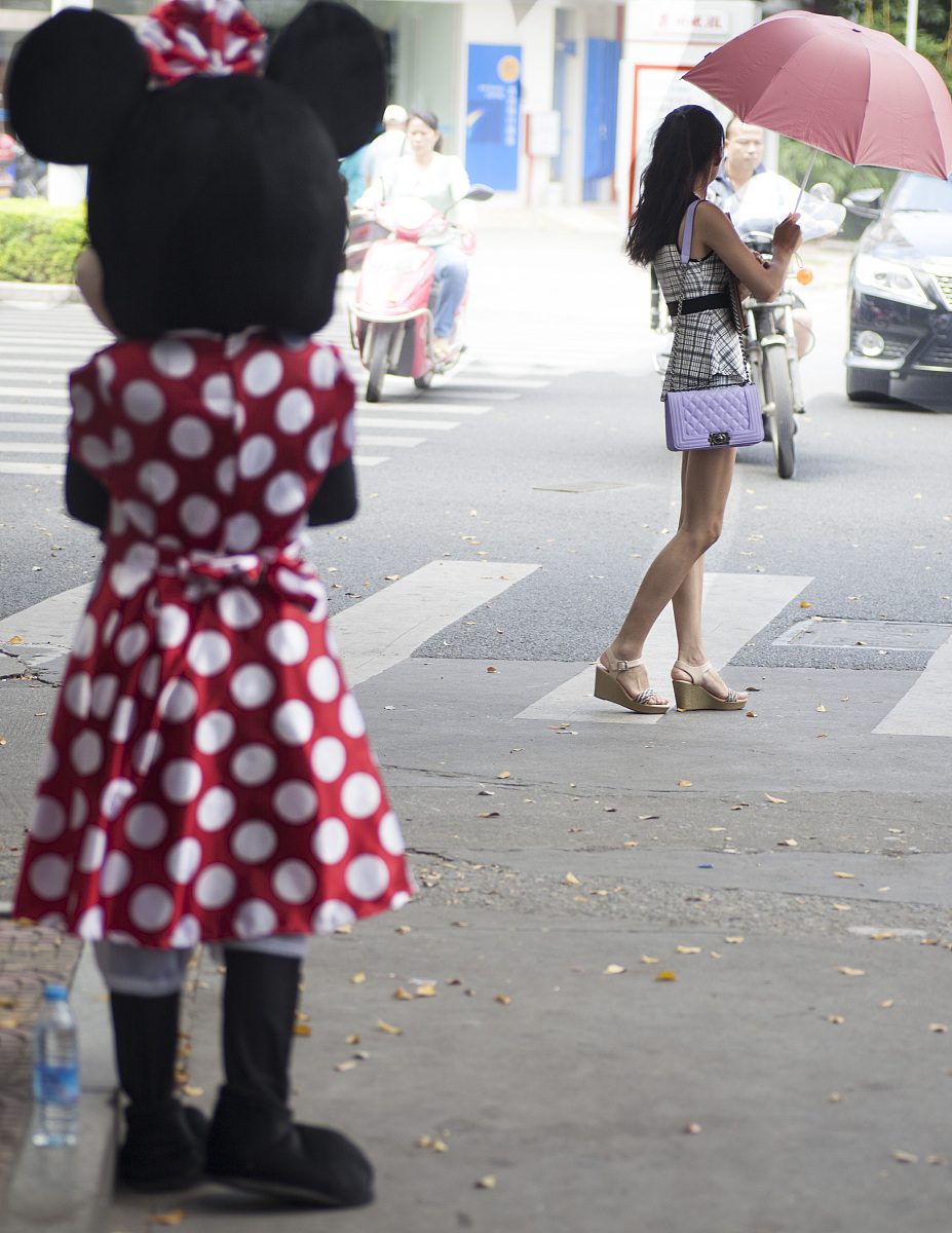 帮我写一份800到1000字的入团申请书