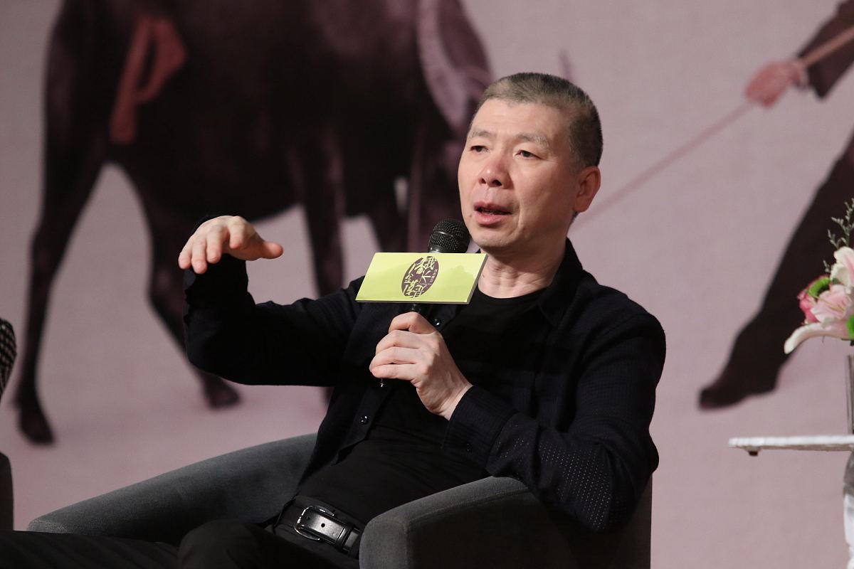 冯小刚：公众人物'只能骂不还口，打不还手'？