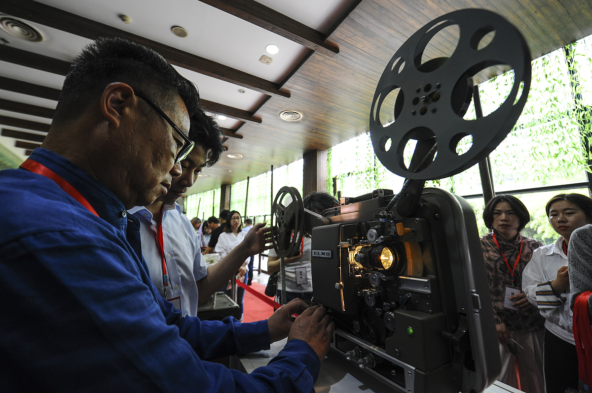 研究生导师评语模板：全面评价学术能力、科研水平和个人特质