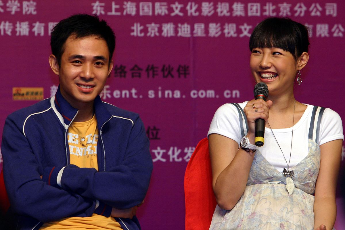 2007年9月19日,北京,23集电视剧《幸福在哪里》举行了央视8套首播记者