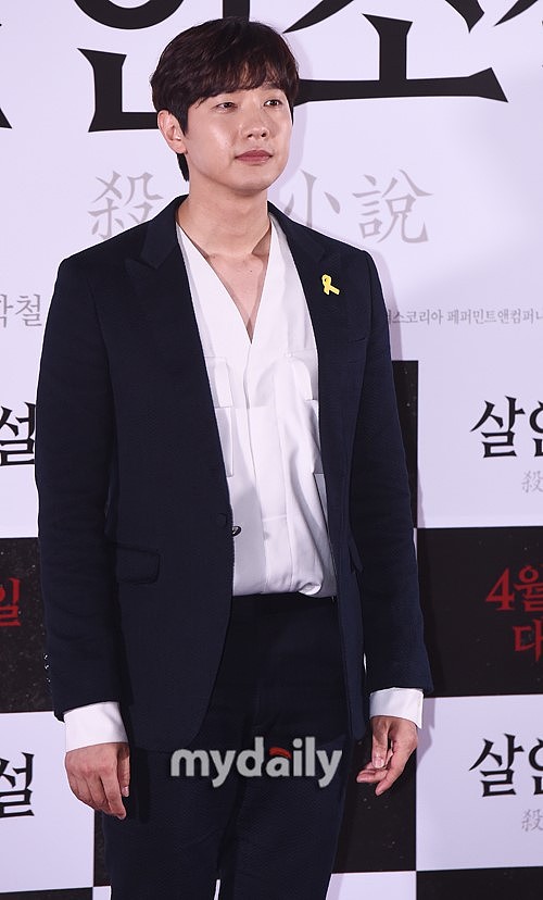 2018年4月16日,韩国首尔,艺人出席新片《杀人小说》试映 .***_***池贤