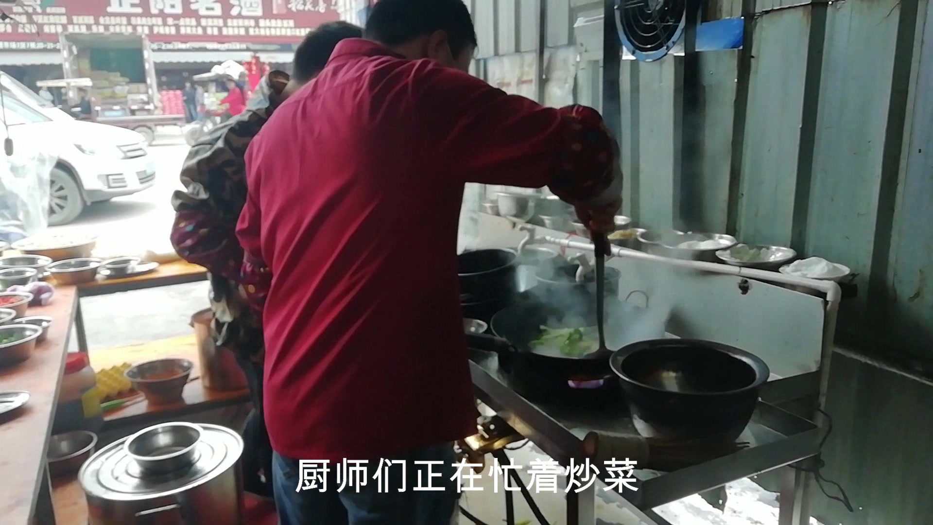 月薪3千的快餐厨师,这翻锅技术一分钟炒一个菜,一天炒一百多份