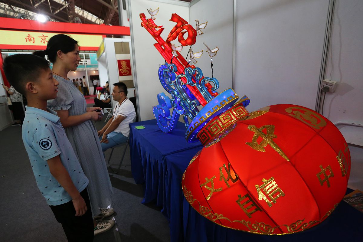 2019年8月15日,南京国际展览中心,盖紫砂,刺绣,玉器,漆器,紅木雕刻,水