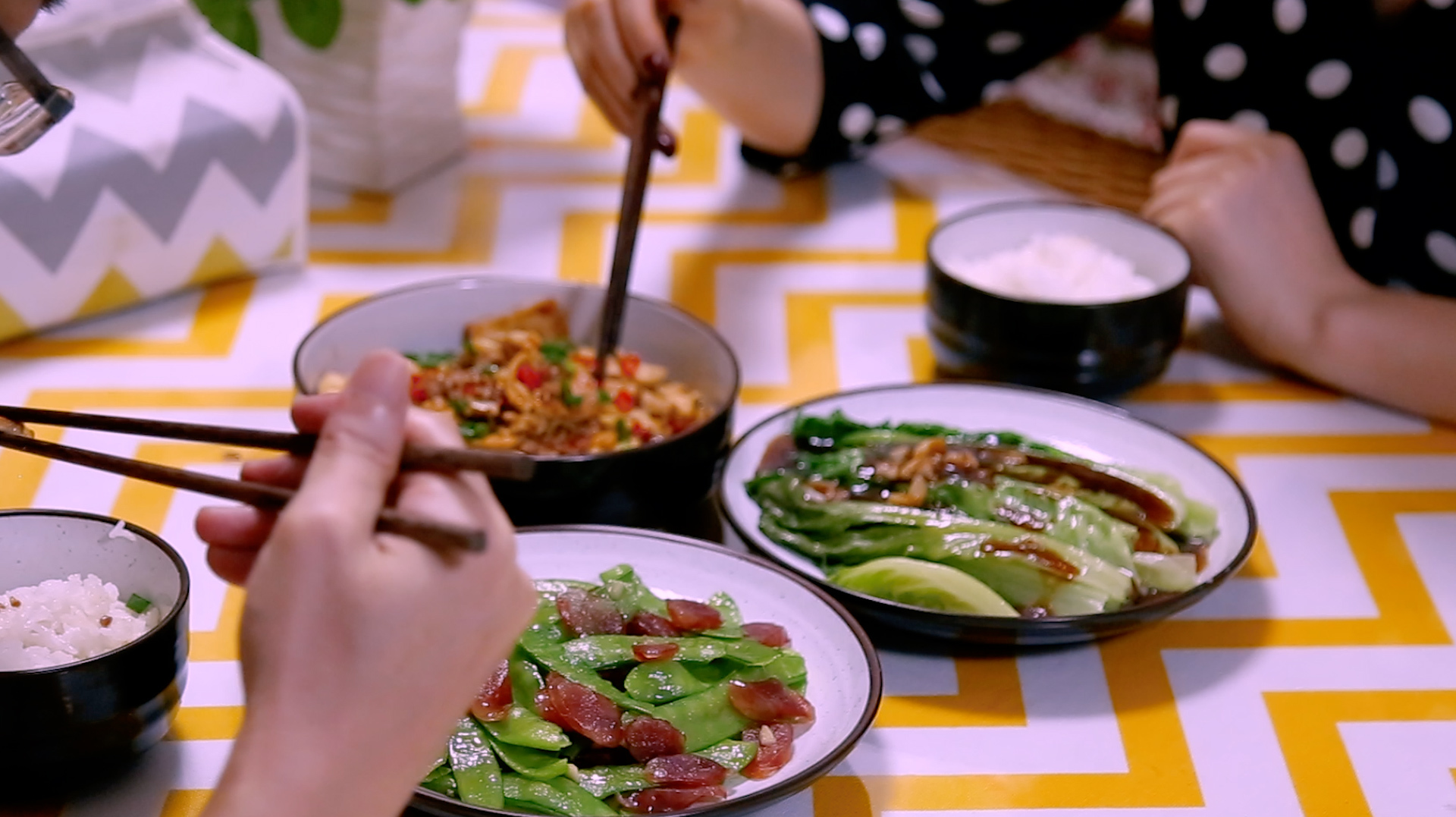 精致主妇的家常晚饭,饭菜做的美味可口,家里收拾的干净又温馨