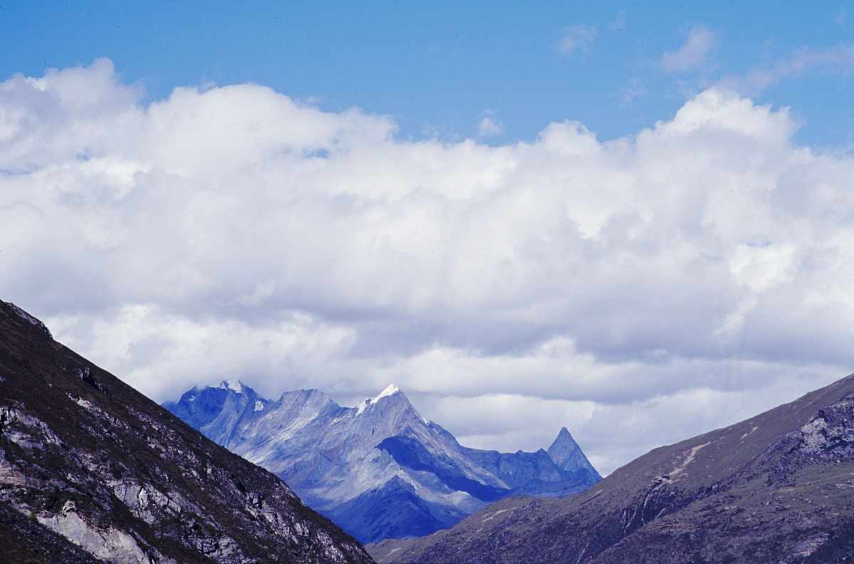 峨眉山旅游学校2022年招生简章 - 培养旅游行业人才的摇篮