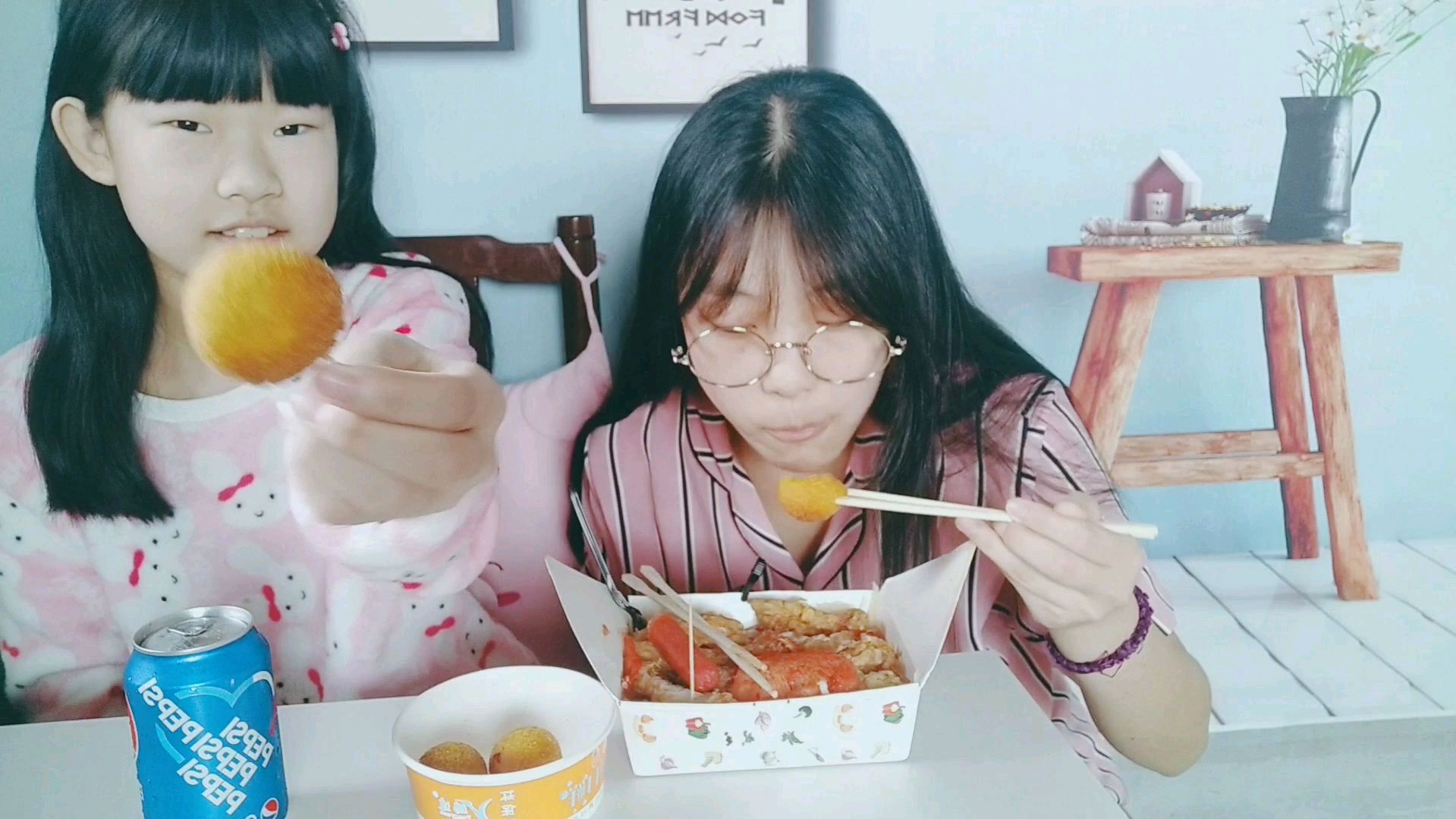两姐妹吃烤肉鸡排饭,只花了十元钱你们觉得值吗?